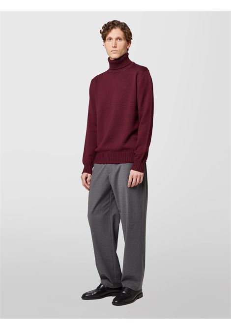 Urban cyclist in 4-thread merinos. Garment fits true to size, buy regular size. Ribbed collar, knit bottom and cuffs. Regular fit. ALPHA STUDIO |  | AU-3031G1009